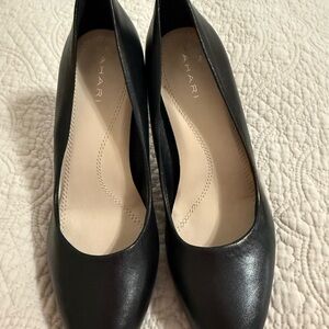 Tahari Black Heels Classic Elegance
